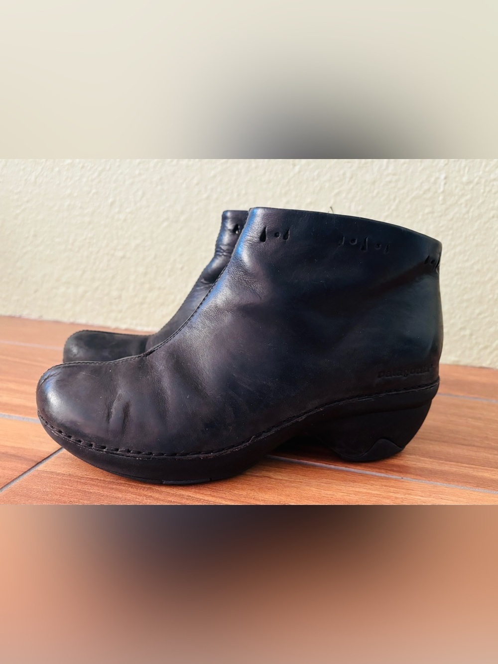 Patagonia Better Clog Black Leather Ankle Boot Size: 7